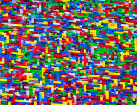 Fra Lego til Mixtapes: Genopdagelsen af Klodskasse og Kassette i moderne tid