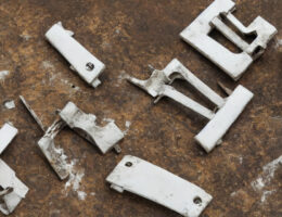 Fra rustede til rustfrie: Den ultimative guide til at vedligeholde dine dørhængsler med lotion