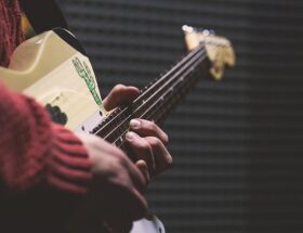 Fra rør til digital: En guide til valg af guitarforstærker