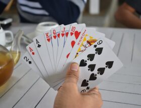 Bag kulissen: Et døgn i en croupiers liv