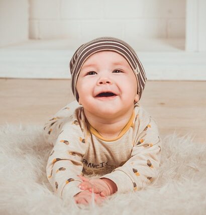 Babygynge eller vuggemotor: Hvad er bedst for dit barns udvikling?