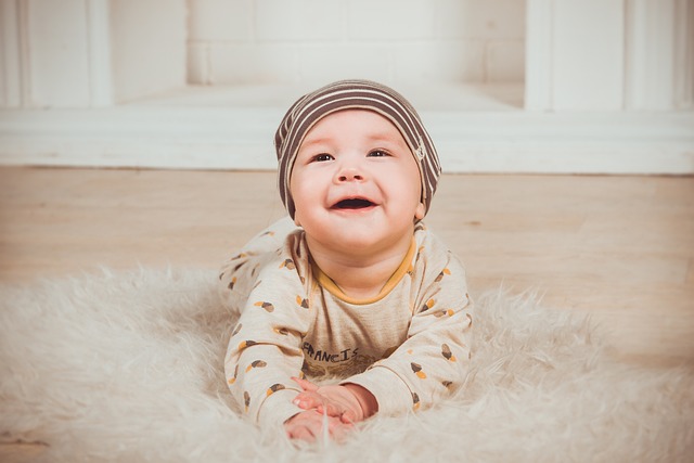 Babygynge eller vuggemotor: Hvad er bedst for dit barns udvikling?
