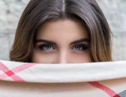 Guide til at vælge den bedste øjenbrynsblyant til din ansigtsform