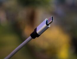 USB-C eller Lightning-stik: Hvad er bedst til din iPhone?