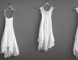 Undgå besværet med strygning - find den bedste tøjdamper til din garderobe